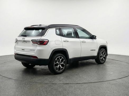 Used 2025 Jeep Compass Limited image 9