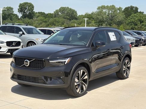 New 2025 Volvo XC40 B5 Plus w/ Protection Package Premier image 3