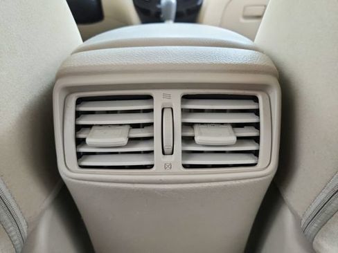 Used 2016 Nissan Rogue SV FWD image 33