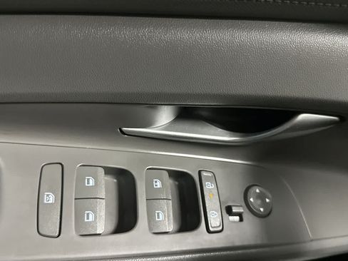 Used 2025 Hyundai Elantra SE FWD image 17