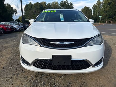 Used 2017 Chrysler Pacifica Touring-L w/ Tire & Wheel Group image 3