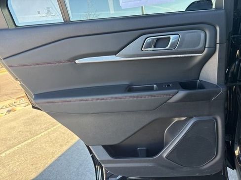 Used 2025 Ford Explorer ST-Line w/ ST-Line Street Pack image 21