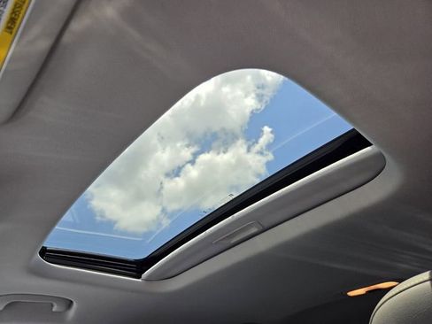 Used 2024 Chevrolet Trax ACTIV w/ Sunroof Package FWD image 19