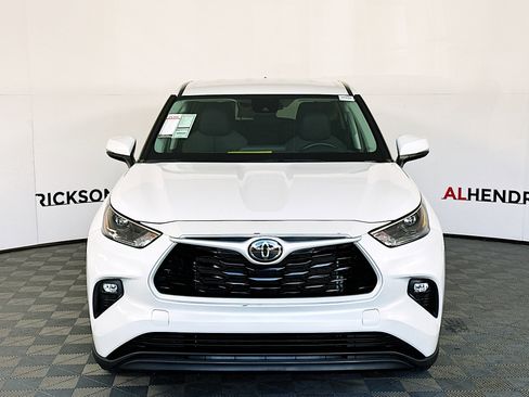 Used 2024 Toyota Highlander LE image 8