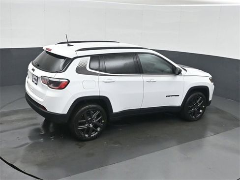 New 2026 Jeep Compass Latitude image 30