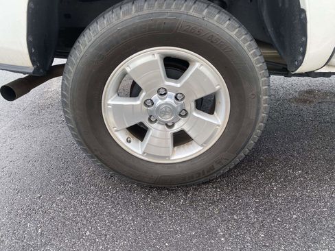 Used 2023 Toyota Tacoma SR AWD/4WD image 9