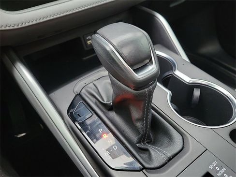 Used 2022 Toyota Highlander XLE image 35