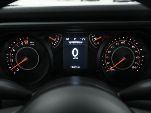 Used 2024 Jeep Gladiator Sport AWD/4WD image 9