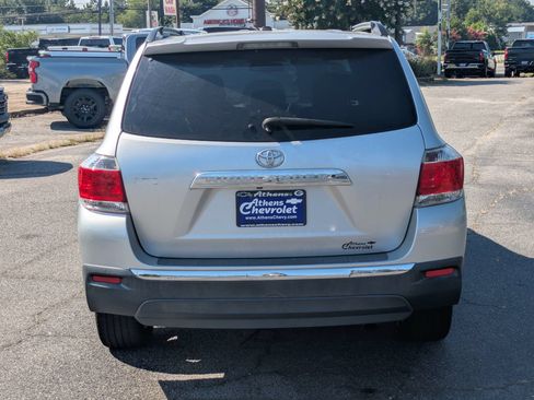 Used 2012 Toyota Highlander Limited w/ Tow Pkg FWD image 5