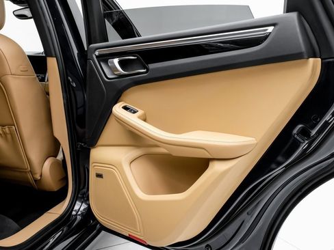 Used 2018 Porsche Macan image 44