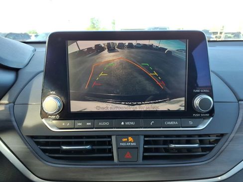 Used 2024 Nissan Altima 2.5 SV image 14