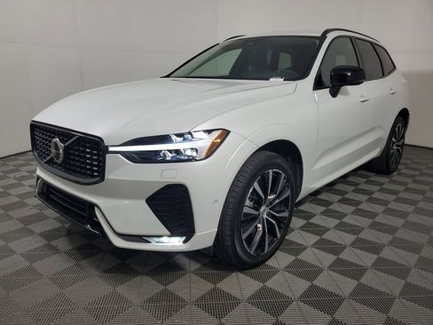 Certified 2025 Volvo XC60 B5 Plus AWD/4WD image 4