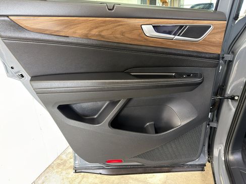 Used 2025 Volkswagen Atlas SE AWD/4WD image 29