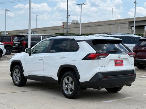 Used 2024 Toyota RAV4 XLE AWD/4WD image 4