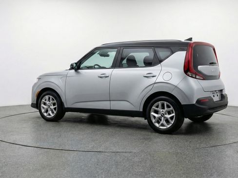 Used 2025 Kia Soul LX w/ LX Technology Package image 6