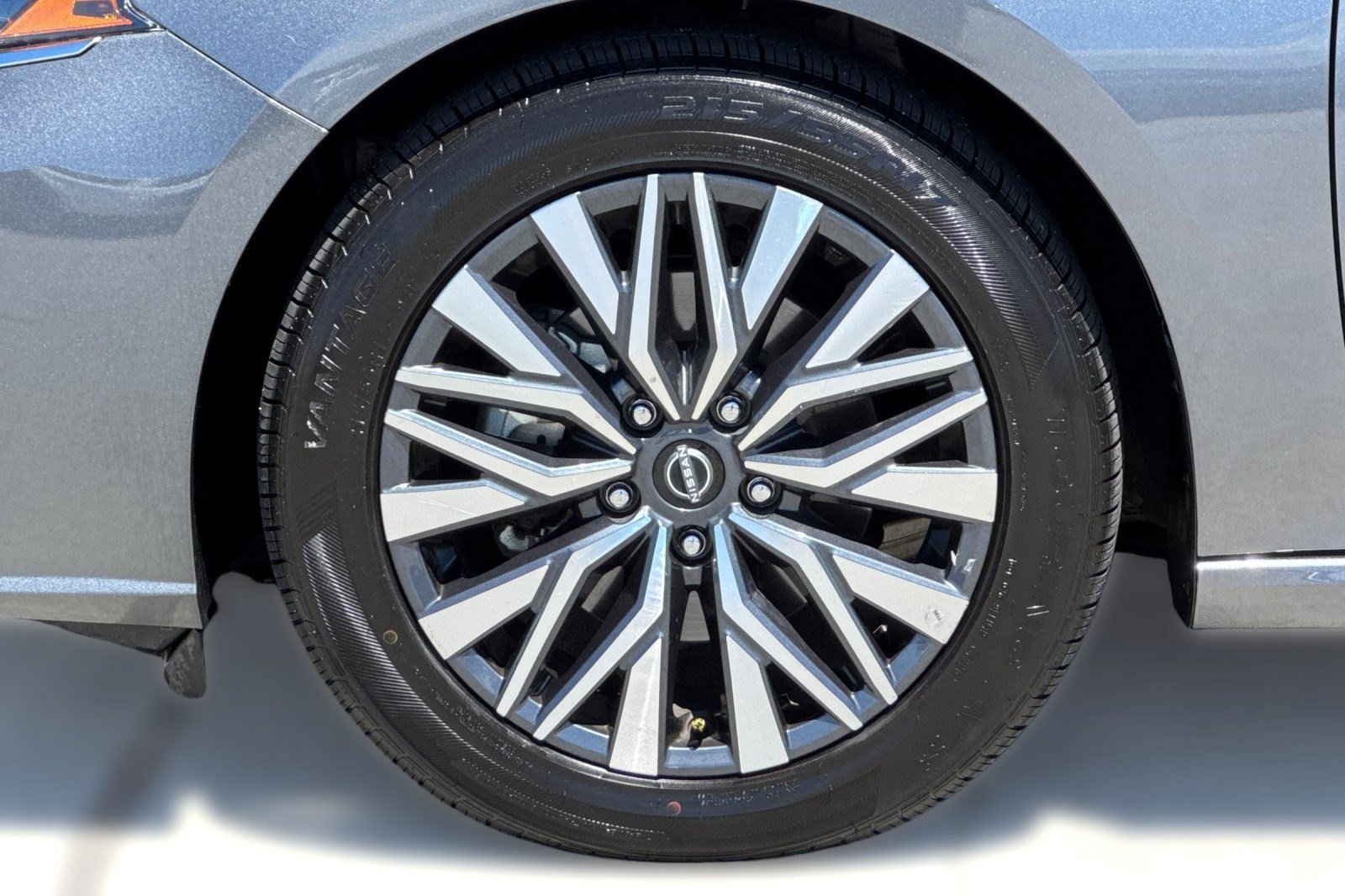 Used 2025 Nissan Altima 2.5 SV FWD image 13