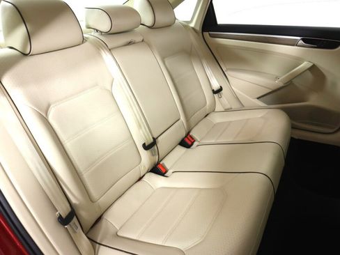 Used 2016 Volkswagen Passat 1.8T SE w/ Lighting Package image 38