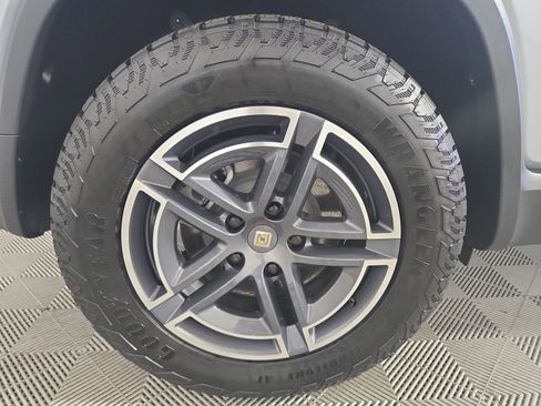 Used 2025 Rivian R1S Adventure image 12