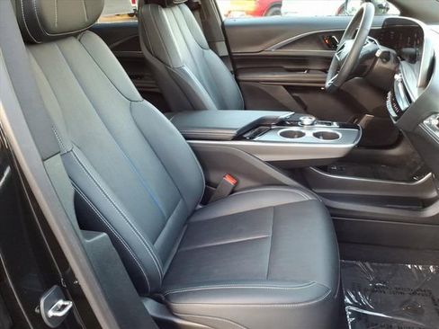 Certified 2024 Cadillac Lyriq Luxury image 22