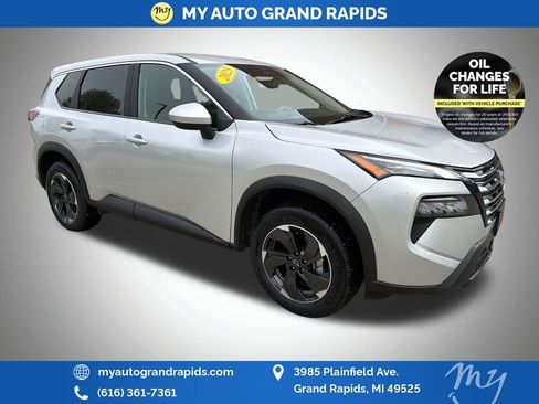 Used 2025 Nissan Rogue SV AWD/4WD image 1