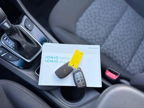 Used 2019 Hyundai Ioniq Plug-In Hybrid FWD image 18