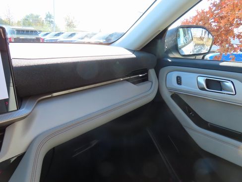 New 2026 Ford Explorer Active image 11