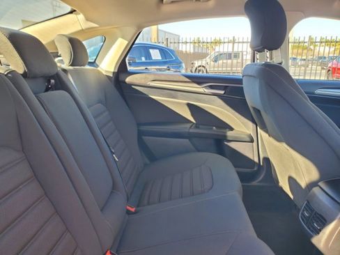 Used 2019 Ford Fusion SE image 31