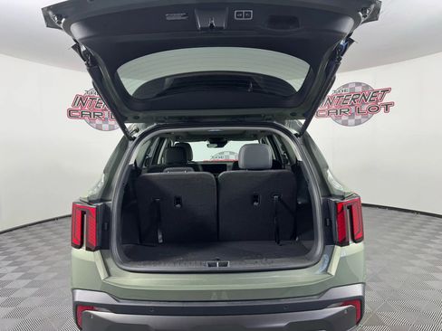 Used 2025 Kia Sorento SX image 29