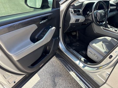 Used 2020 Toyota Highlander Platinum AWD/4WD image 10