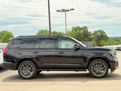 New 2027 Ford Expedition Platinum w/ Stealth Appearance Package AWD/4WD image 42