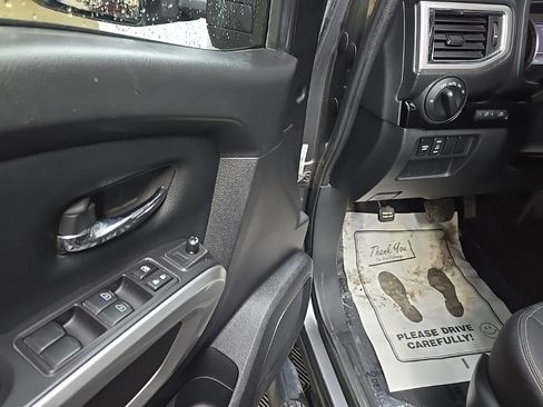 Used 2021 Nissan Titan SV w/ SV Convenience Package image 27