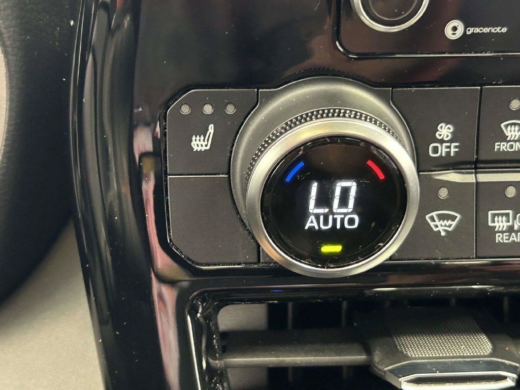 Used 2022 Toyota Highlander XLE FWD image 26