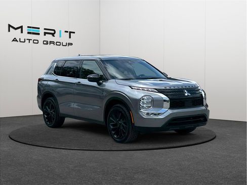 Used 2023 Mitsubishi Outlander SE Black Edition FWD image 1