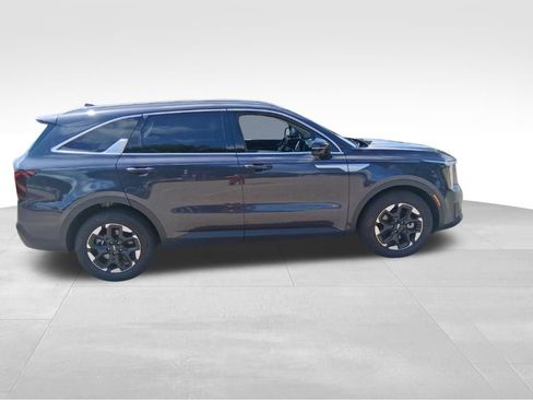 Certified 2025 Kia Sorento S FWD image 7