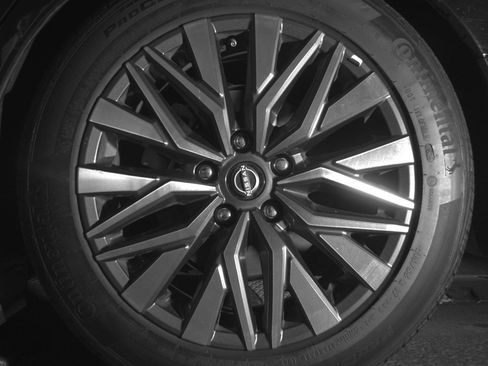 Used 2025 Nissan Altima 2.5 SV FWD image 14