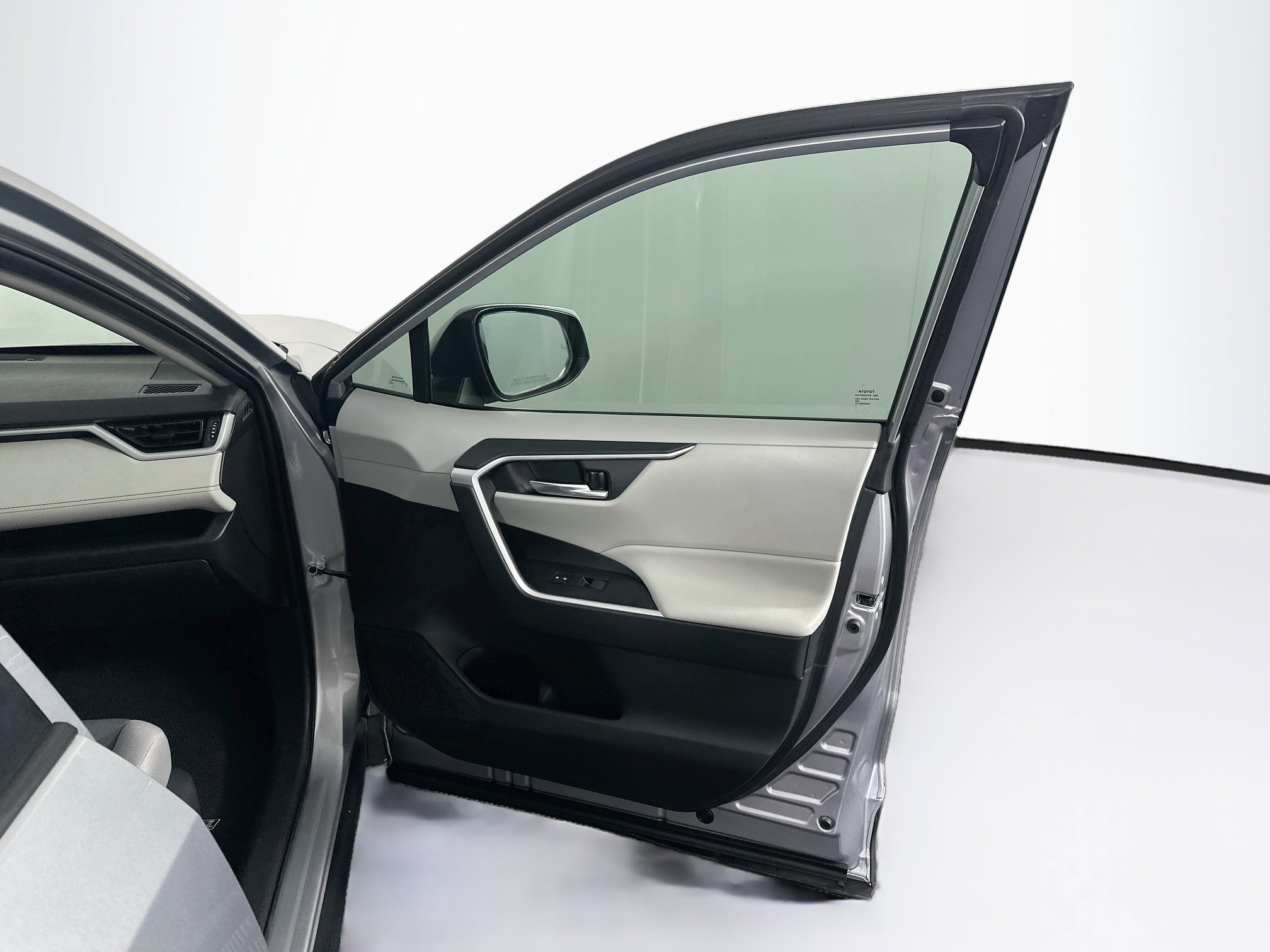 Used 2020 Toyota RAV4 XLE FWD image 33
