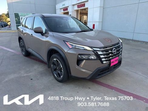 Used 2024 Nissan Rogue SV FWD image 1