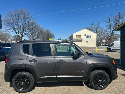 Used 2020 Jeep Renegade Latitude w/ Cold Weather Group image 4