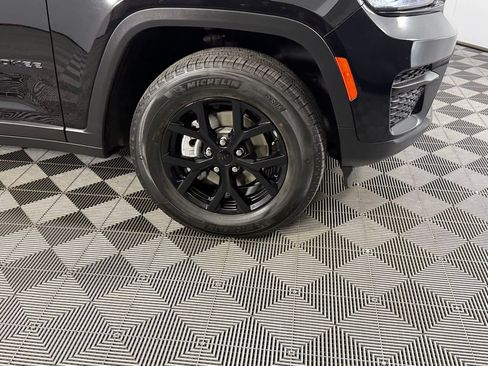 Certified 2025 Jeep Grand Cherokee Altitude AWD/4WD image 12