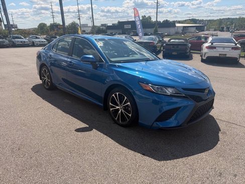 Used 2020 Toyota Camry SE w/ Audio Package AWD/4WD image 4