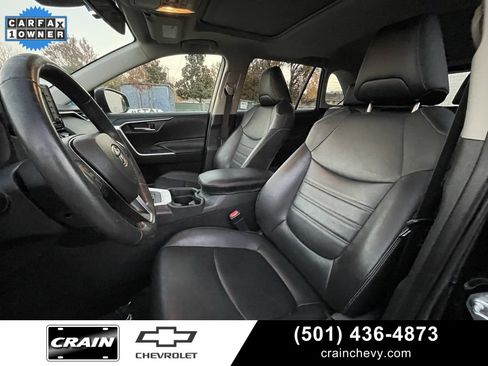 Used 2021 Toyota RAV4 XLE Premium image 23