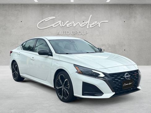Used 2023 Nissan Altima 2.5 SR FWD image 2