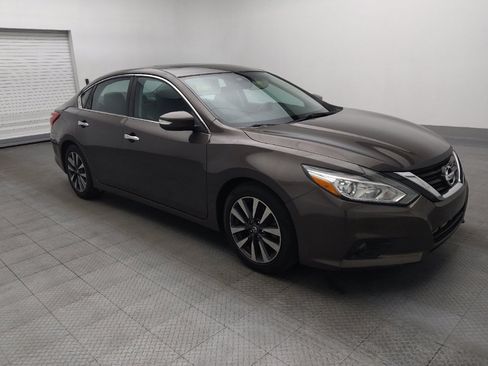 Used 2017 Nissan Altima 2.5 SL w/ Moonroof Package image 11