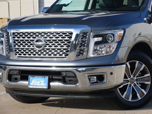 Used 2019 Nissan Titan SL image 20