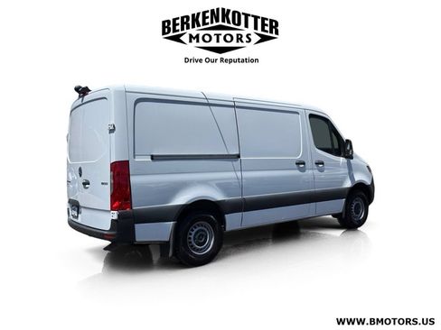 Used 2022 Mercedes-Benz Sprinter 1500 image 3