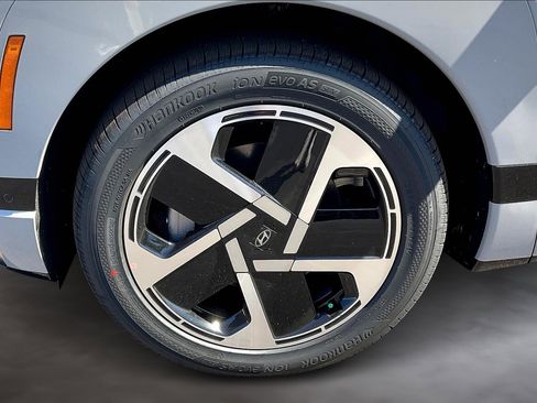 New 2026 Hyundai Ioniq 9 Calligraphy image 13