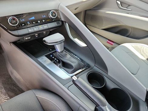 New 2025 Hyundai Elantra Sport FWD image 17