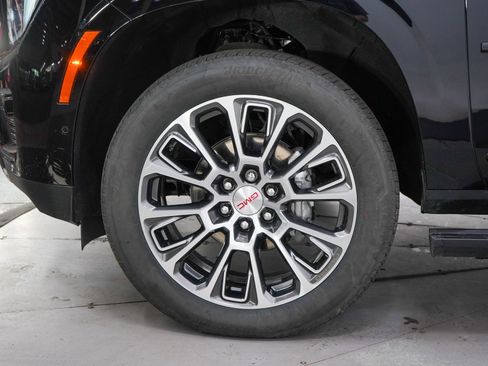 Used 2025 GMC Yukon XL Denali w/ Denali Reserve Package AWD/4WD image 32
