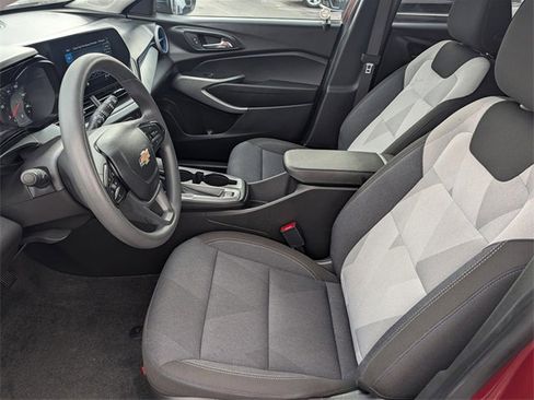 Used 2025 Chevrolet Trax LS image 10
