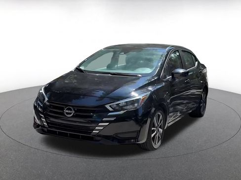 Used 2025 Nissan Versa SV FWD image 5